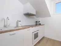 Недвижимость Трехкомнатная квартира в центре: 8