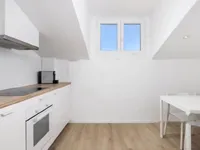 Недвижимость Трехкомнатная квартира в центре: 9