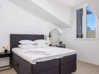 Недвижимость Трехкомнатная квартира в центре: 12