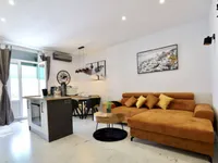 Недвижимость Двухкомнатная квартира, центр: 2