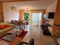 Недвижимость Трехкомнатная квартира, Центр: 2