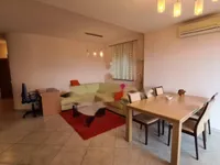 Недвижимость Трехкомнатная квартира, Центр: 4