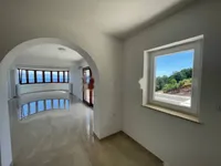 Недвижимость Трехкомнатная квартира в центре: 3