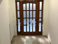 Недвижимость Трехкомнатная квартира в центре: 13