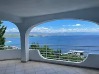 Недвижимость Трехкомнатная квартира в центре: 18