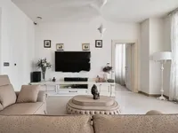 Недвижимость Трехкомнатная квартира в центре: 7