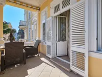 Недвижимость Трехкомнатная квартира в центре: 9