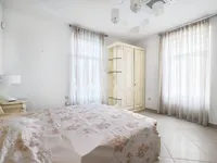 Недвижимость Трехкомнатная квартира в центре: 12