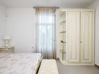 Недвижимость Трехкомнатная квартира в центре: 13