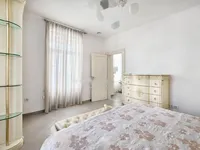 Недвижимость Трехкомнатная квартира в центре: 14