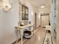 Недвижимость Трехкомнатная квартира в центре: 15