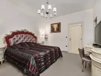 Недвижимость Трехкомнатная квартира в центре: 17