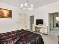 Недвижимость Трехкомнатная квартира в центре: 18