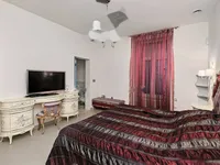 Недвижимость Трехкомнатная квартира в центре: 19