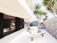 Недвижимость Трехкомнатная квартира в центре: 19