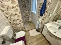 Недвижимость Трехкомнатная квартира, центр: 6