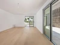 Недвижимость Трехкомнатный Квартира Центр: 1