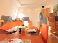 Недвижимость Четырехкомнатная квартира, Центр: 4