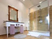 Недвижимость Четырехкомнатная квартира, Центр: 6