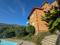 Недвижимость Четырёхкомнатная квартира, Центр: 1