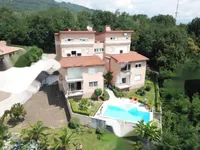 Недвижимость Четырёхкомнатная квартира, Центр: 2