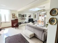 Недвижимость Трехкомнатная квартира, Обри: 1