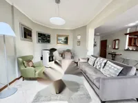 Недвижимость Трехкомнатная квартира, Обри: 2