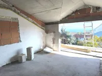 Недвижимость Трехкомнатная квартира в центре: 5