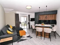 Недвижимость Двухкомнатная квартира в центре: 1