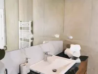 Недвижимость Двухкомнатная квартира в центре: 9