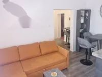 Недвижимость Двухкомнатная квартира в центре: 2