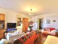 Недвижимость Трехкомнатная квартира в центре: 5