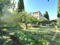 Недвижимость Трехкомнатная квартира в центре: 18