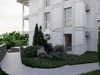 Недвижимость Двухкомнатная квартира в центре: 8