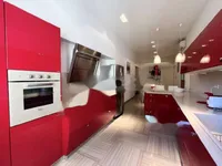 Недвижимость Трехкомнатная квартира в центре: 12