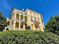 Недвижимость Трехкомнатная квартира в центре: 35