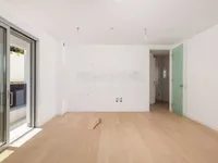 Недвижимость Трехкомнатная квартира в центре: 1