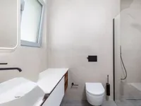 Недвижимость Трехкомнатная квартира в центре: 10