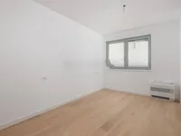 Недвижимость Трехкомнатная квартира в центре: 14