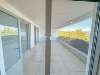 Недвижимость Трехкомнатная квартира в центре: 5