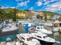 Недвижимость Трехкомнатная квартира в центре: 1