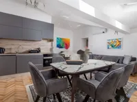 Недвижимость Трехкомнатная квартира в центре: 4