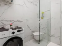 Недвижимость Трехкомнатная квартира в центре: 11