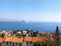 Недвижимость Трехкомнатная квартира в центре: 3