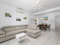 Недвижимость Трехкомнатная квартира в центре Опатии: 7