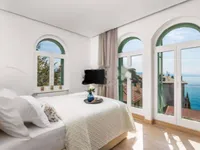 Недвижимость Трехкомнатная квартира Центр: 4