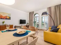 Недвижимость Трехкомнатная квартира Центр: 9