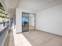 Недвижимость Трехкомнатная квартира в центре: 3