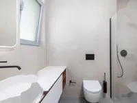 Недвижимость Трехкомнатная квартира в центре: 6