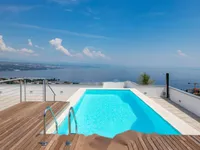 Недвижимость Четырехкомнатная квартира Центр: 2